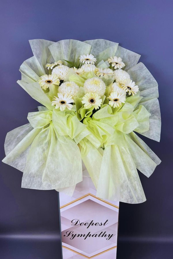Image 32: Lasting Memories Sympathy Wreath