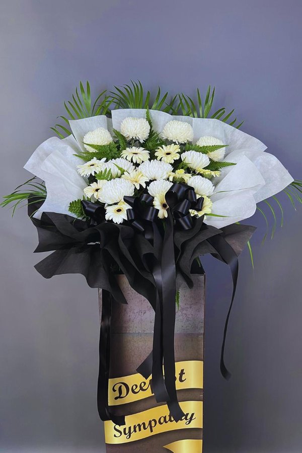 Gentle Departure Sympathy Wreath Gentle Departure Sympathy Wreath